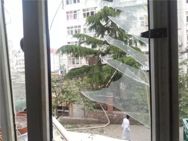 突發(fā)！青島一居民樓發(fā)生爆燃！已造1人死亡，7人受傷！3公里外有震感…