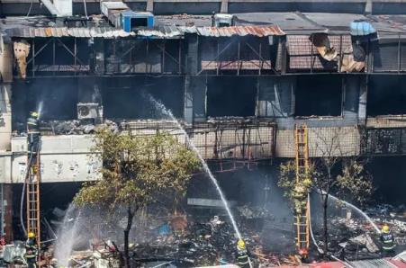 煤氣罐有沒忘關(guān)閥門？ 爆燃事故給餐館沉重警示