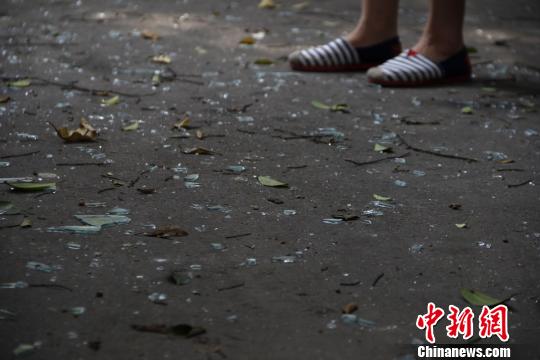 圖為煤氣爆燃民房。 朱柳融 攝